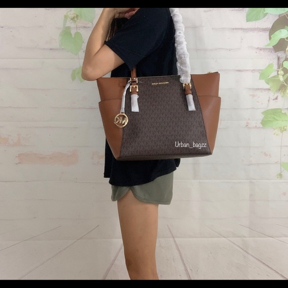 Michael Kors Charlotte Large Top Zip Tote - Picture 2 of 9